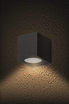 Aplique unidireccional ARVEN 1 aluminio IP65 encendido