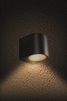 Aplique unidireccional Brera 1 aluminio IP65 encendido